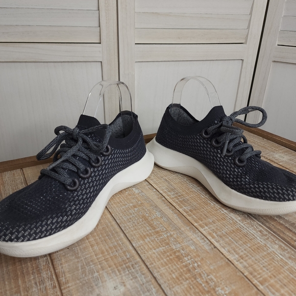 Allbirds Woman’s Wool Runners. Dark Navy Blue. Size 8 - Picture 7 of 12